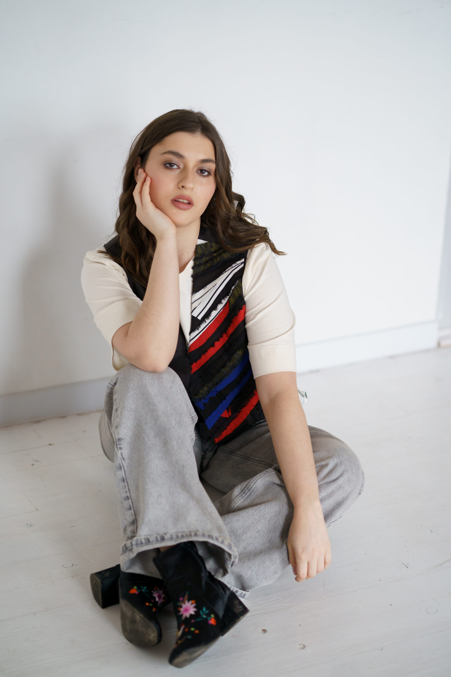 ЖИЛЕТКА З АПЛІКАЦІЄЮ - Зображення 3