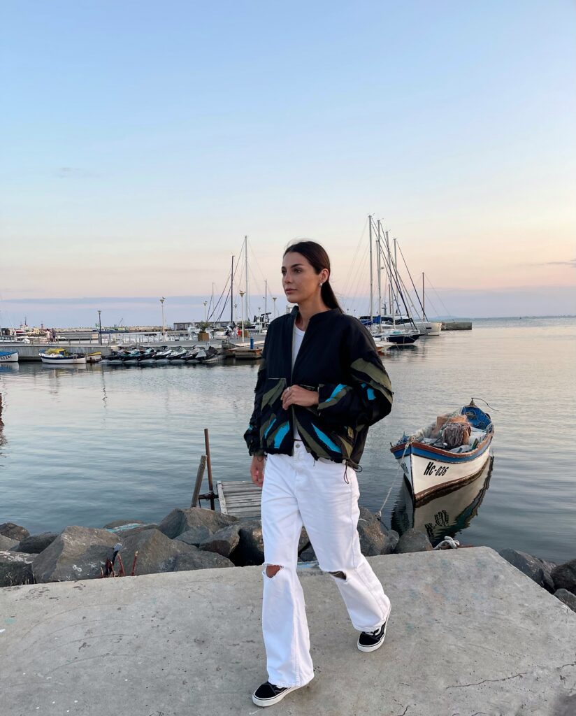 Бомбер без утеплювача